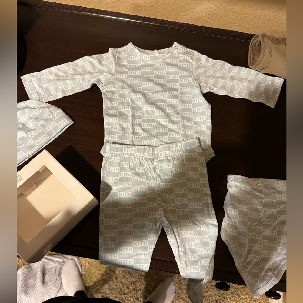 Kith baby outfit. NWT. Size 3-6 months